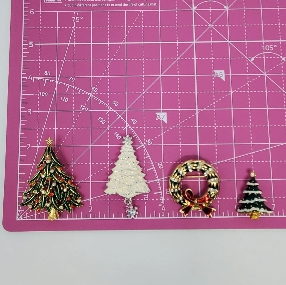VINTAGE CHRISTMAS BROOCH LOT OF 4 TREES WREATH CHRISTOPHER RADKO WOMEN JEWELRY
